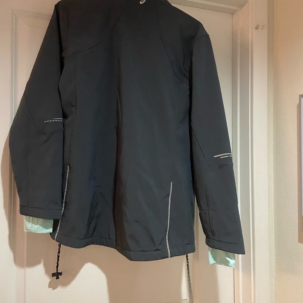 Oasics weatherproof thumb holes jacket